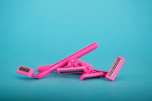 Womens pink generic razors on a blue background